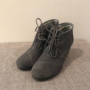 Tom’s wedge bootie